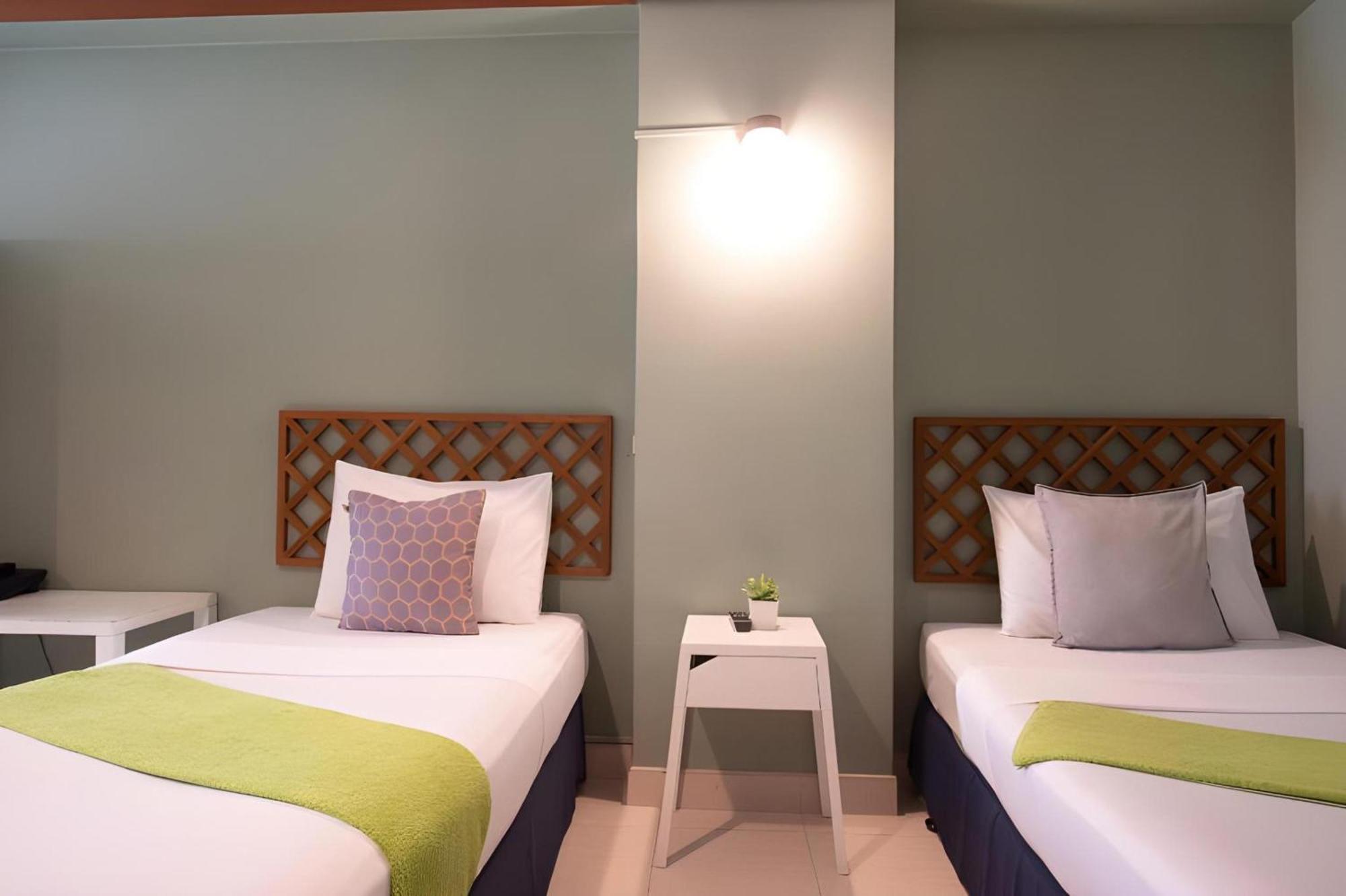 Collection O Howard Square Boutique Hotel Bangkok Exteriör bild
