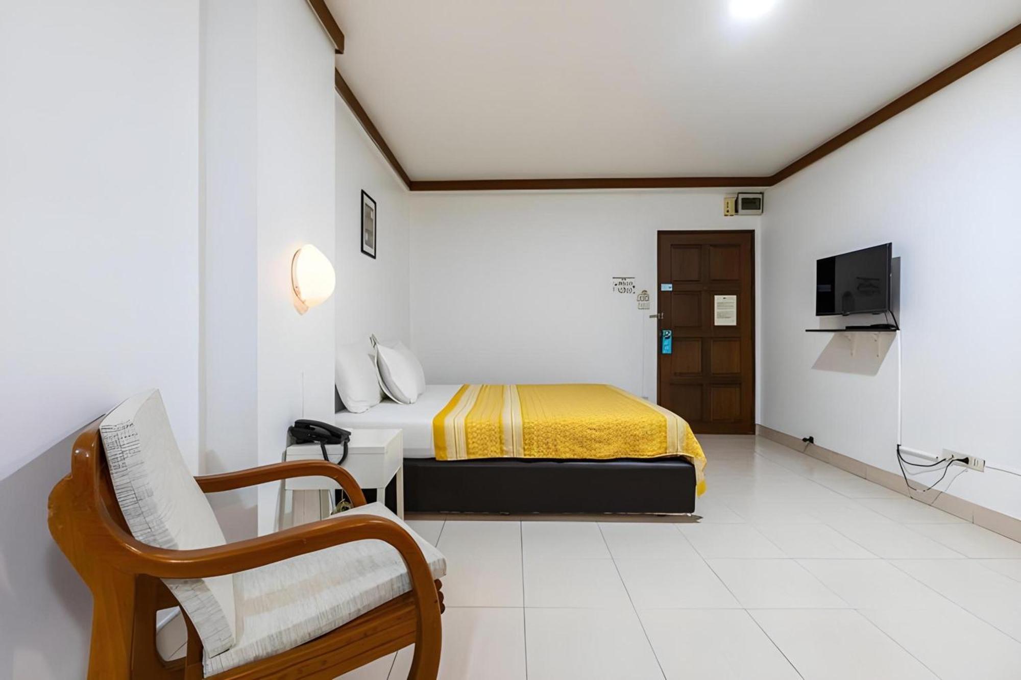 Collection O Howard Square Boutique Hotel Bangkok Exteriör bild