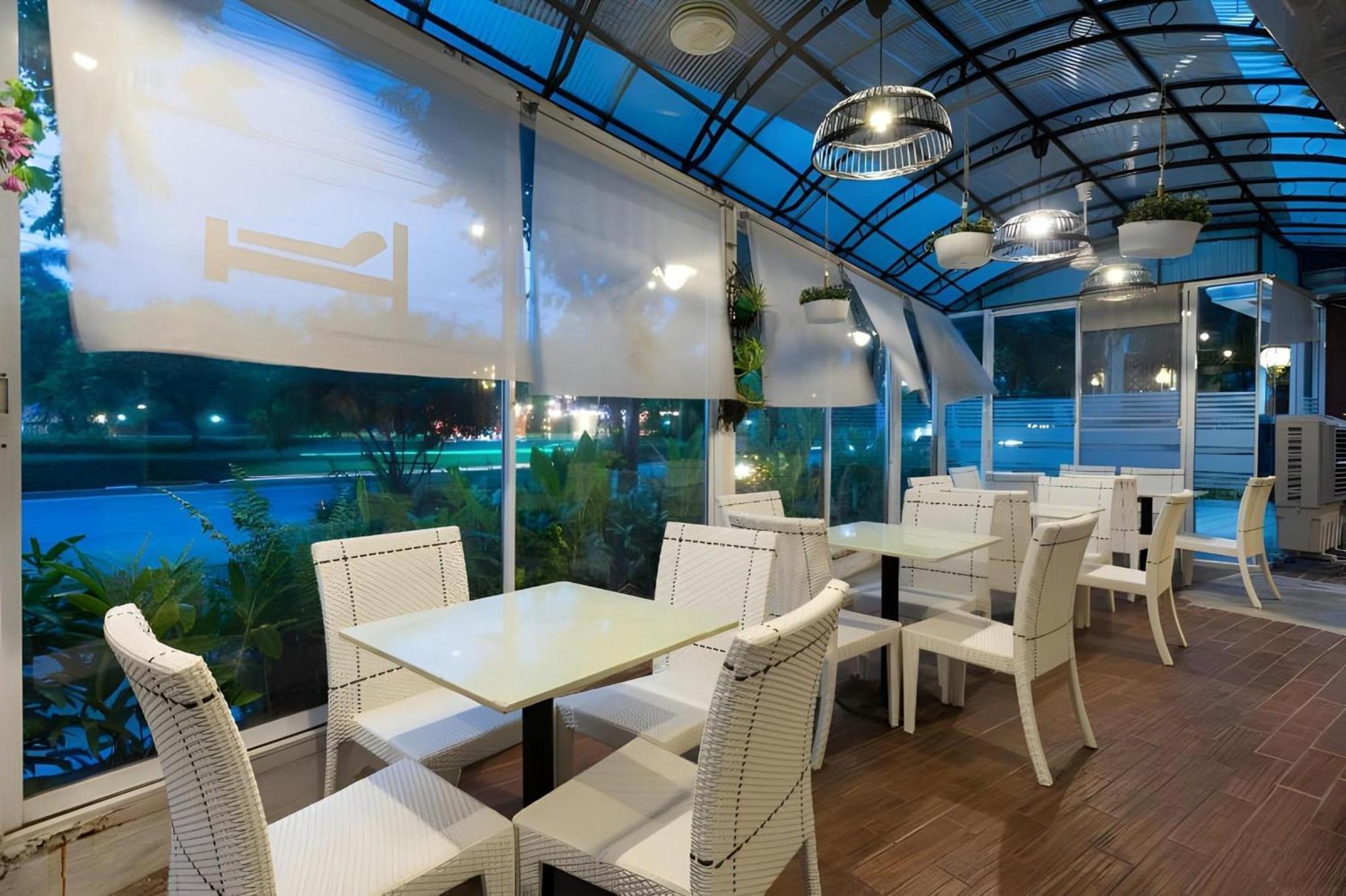 Collection O Howard Square Boutique Hotel Bangkok Exteriör bild