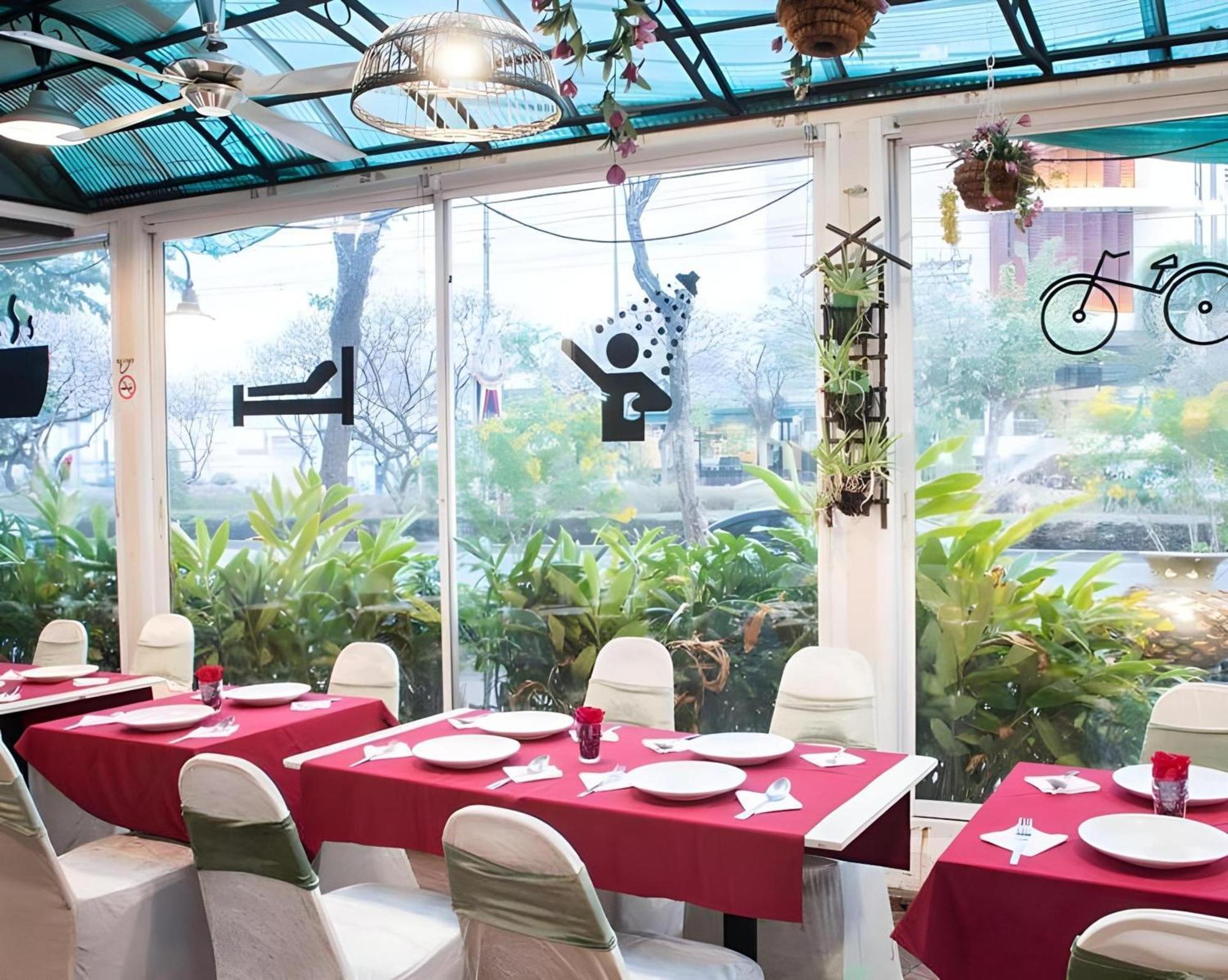 Collection O Howard Square Boutique Hotel Bangkok Exteriör bild