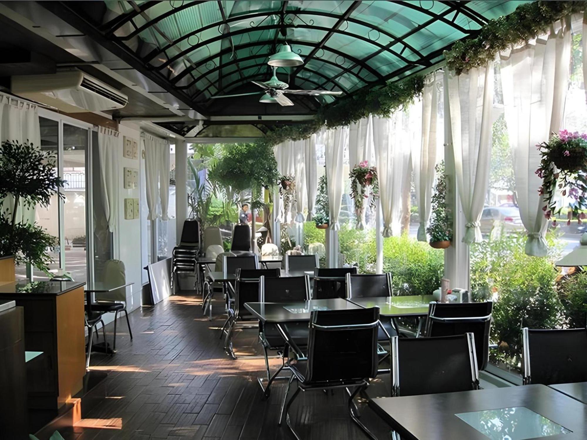 Collection O Howard Square Boutique Hotel Bangkok Exteriör bild