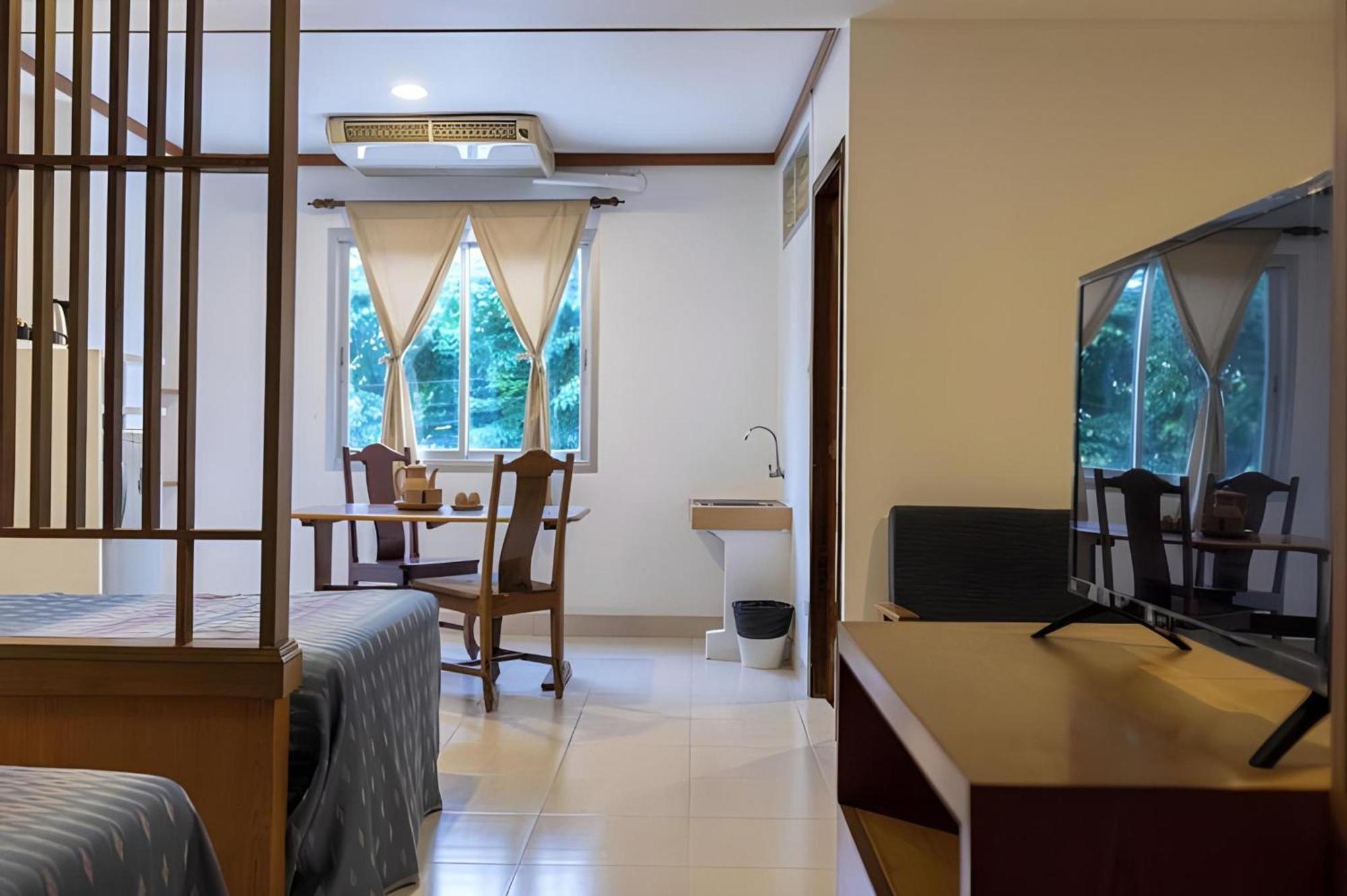 Collection O Howard Square Boutique Hotel Bangkok Exteriör bild