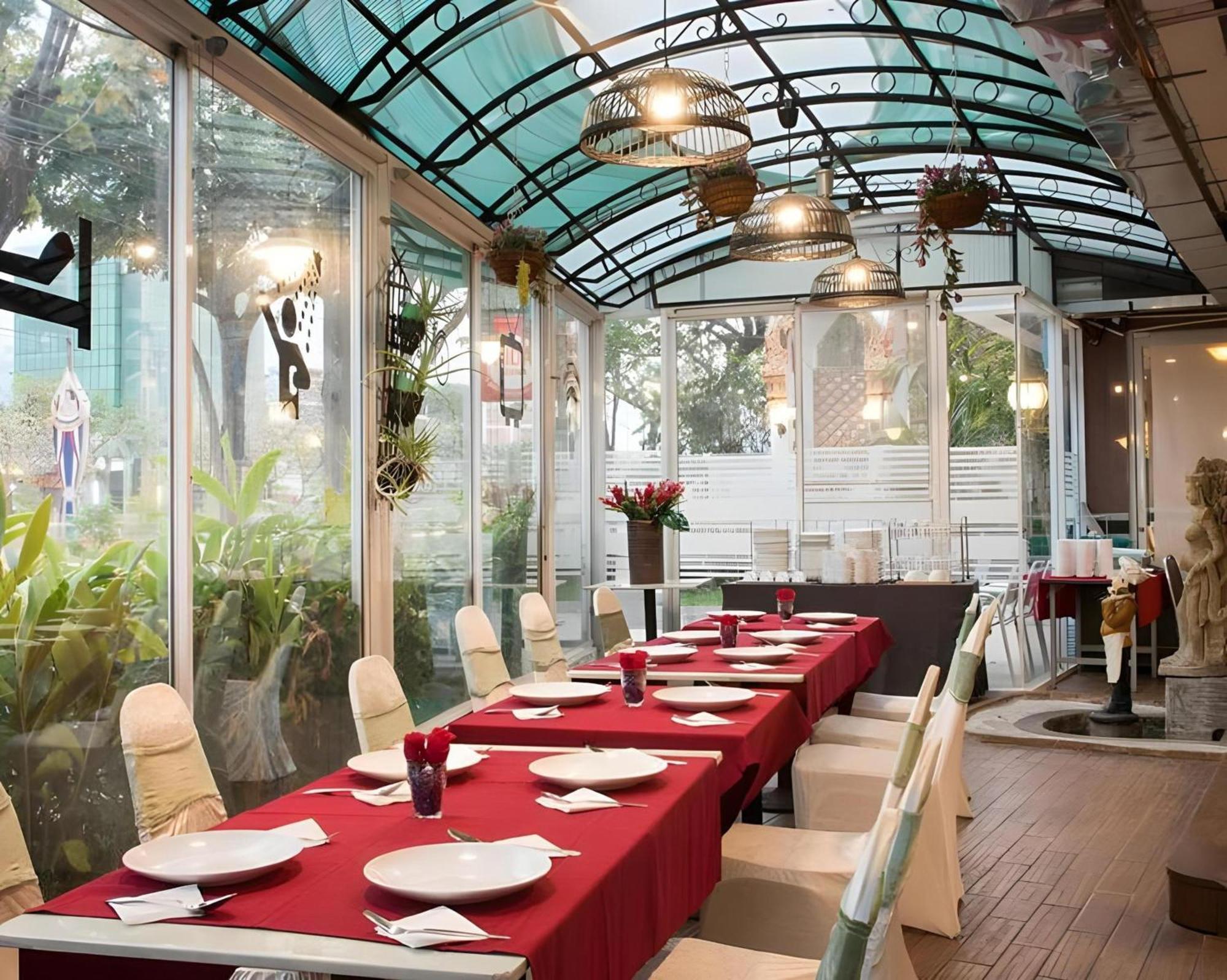 Collection O Howard Square Boutique Hotel Bangkok Exteriör bild