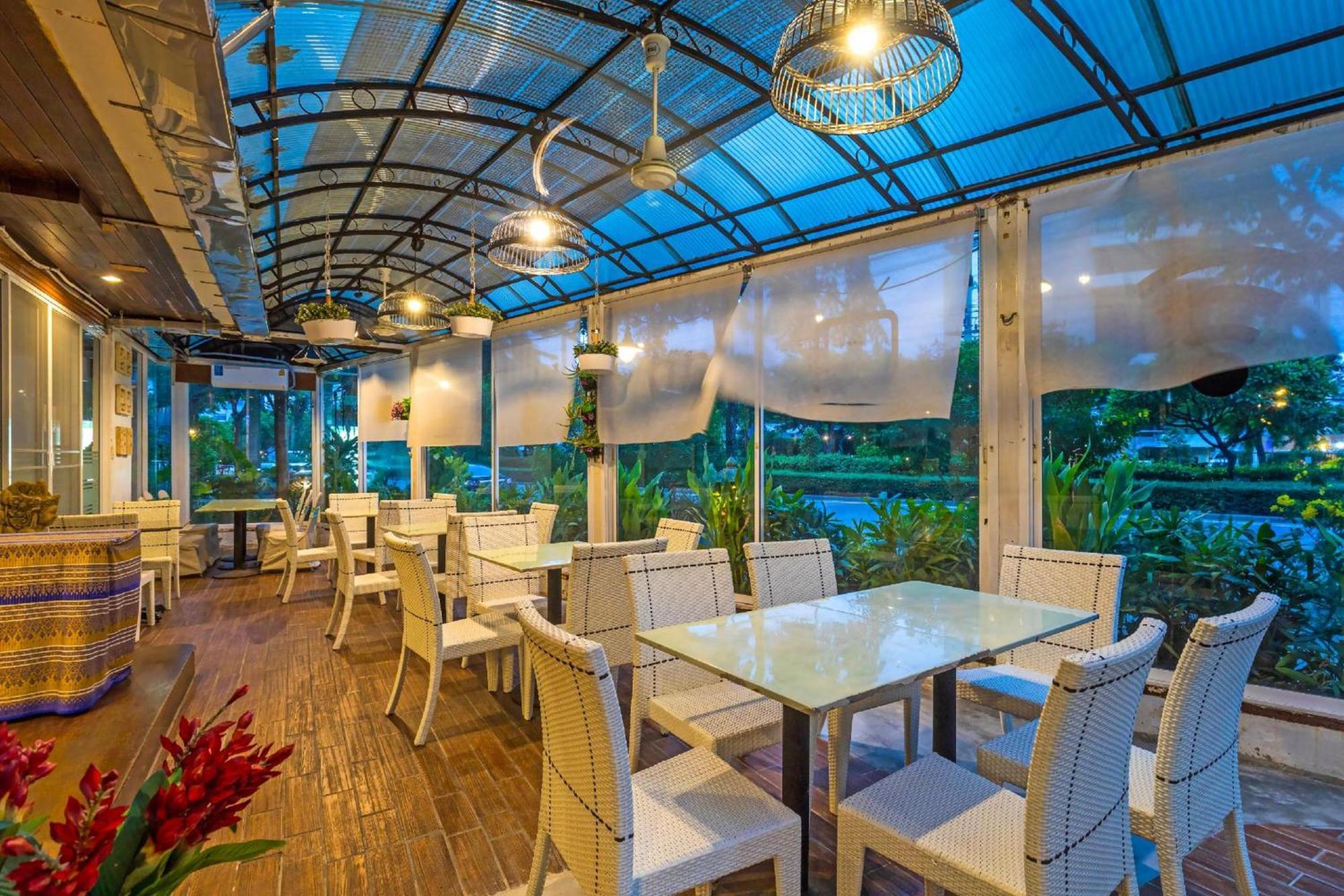 Collection O Howard Square Boutique Hotel Bangkok Exteriör bild